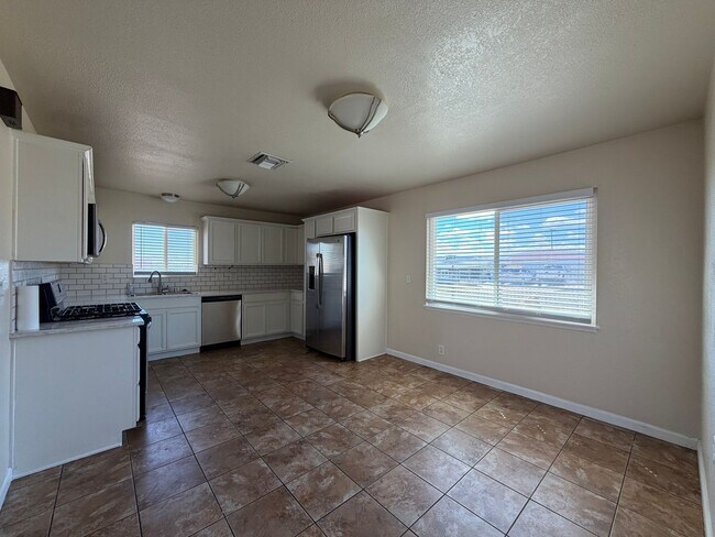 Building Photo - 3 Bedroom 2 Bathroom House with Central A/C , 2 Car Garage and Beautiful Backyard with Covered Patio