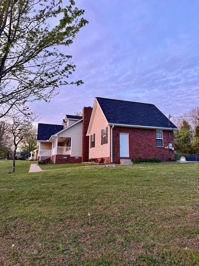 Building Photo - Newly Renovated 3 BR 2 Bath brick home