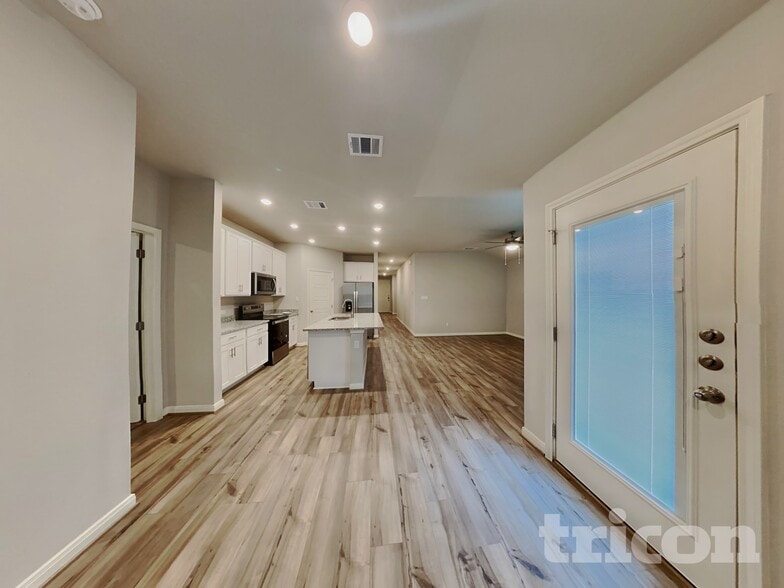 Building Photo - 13618 Paxton Blvd