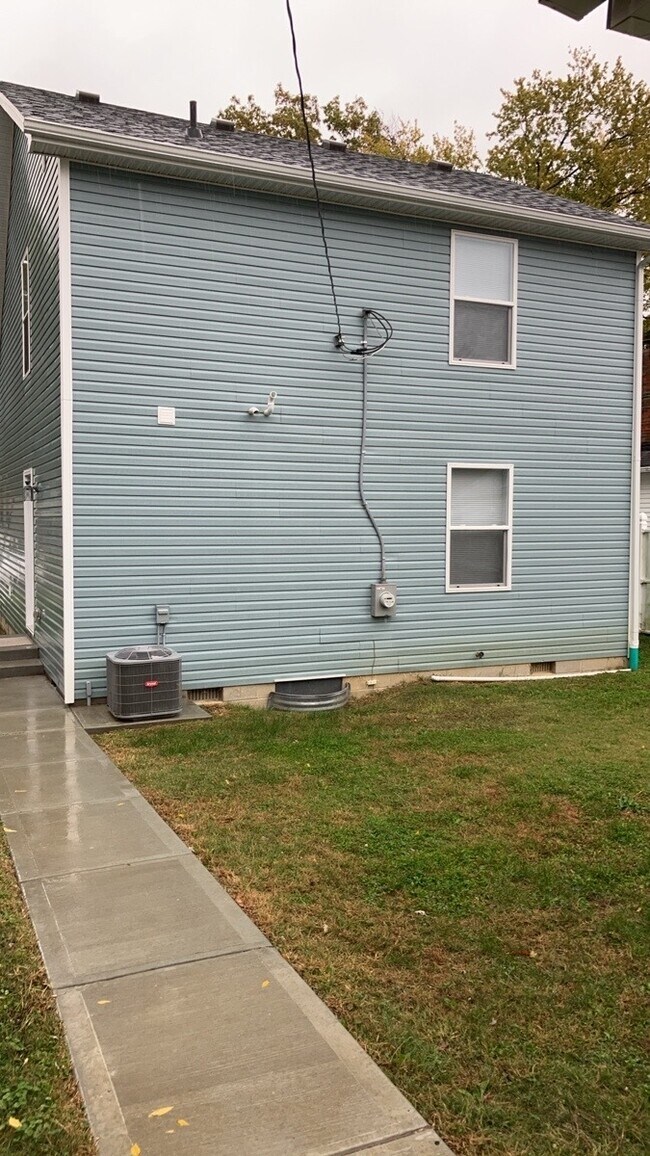 Building Photo - 2025 Culver Ave