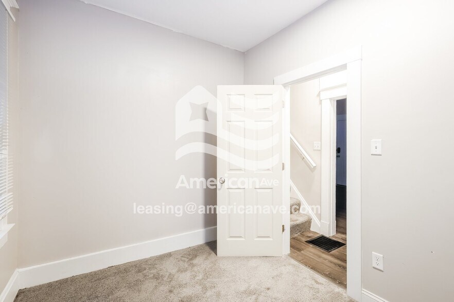 Building Photo - 14 21st St