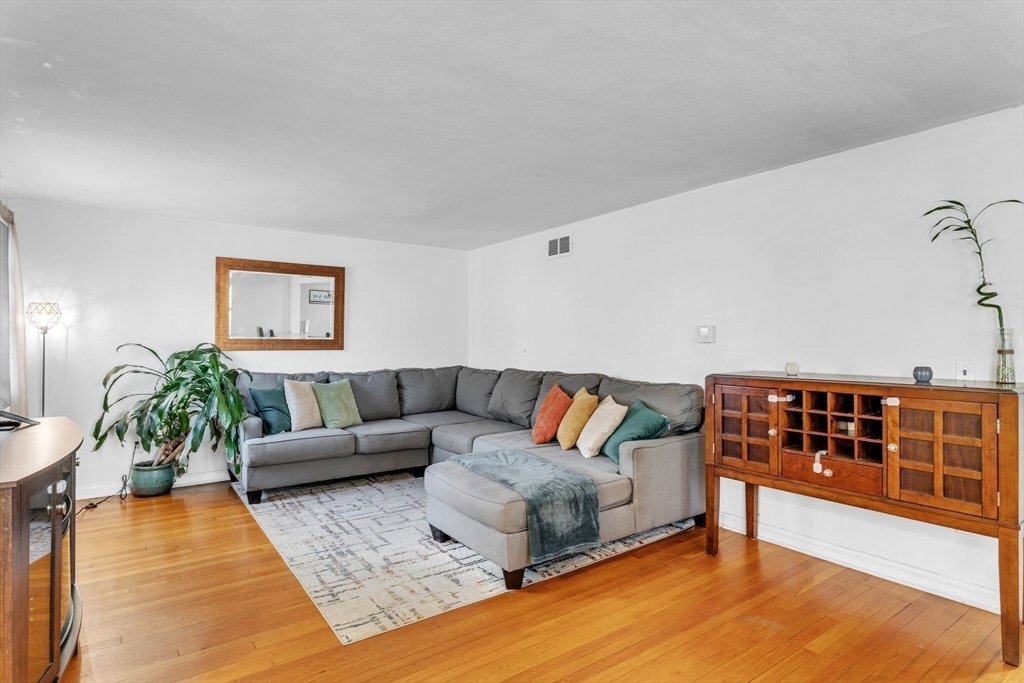 Building Photo - 80 Victoria St