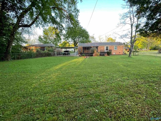 Building Photo - 612 Drummond Rd SW