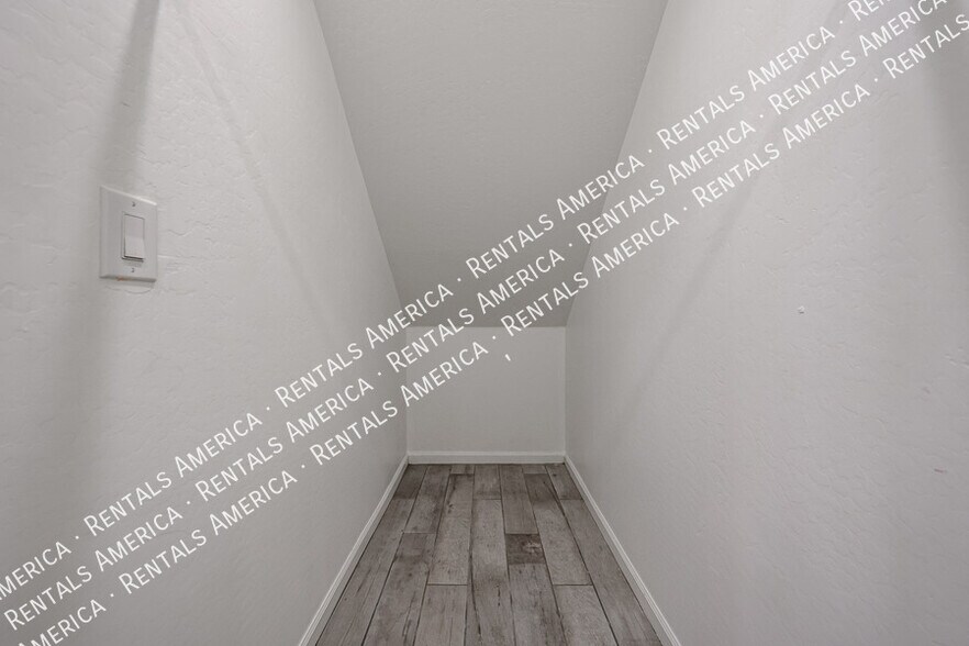 Building Photo - 1857 W 22nd Ave