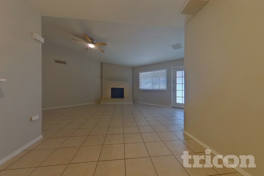 Building Photo - 3413 E Dragoon Ave