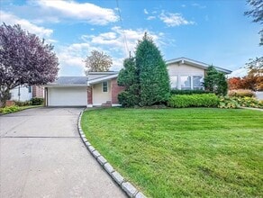 Building Photo - Immaculate 3 bedroom 3 Bathroom
