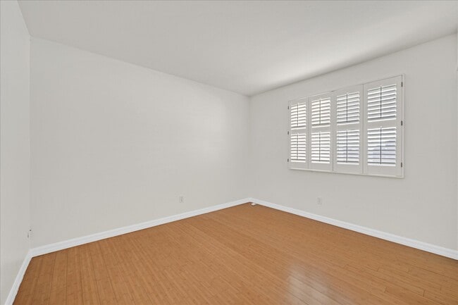 Building Photo - 313 Montcliff Ave