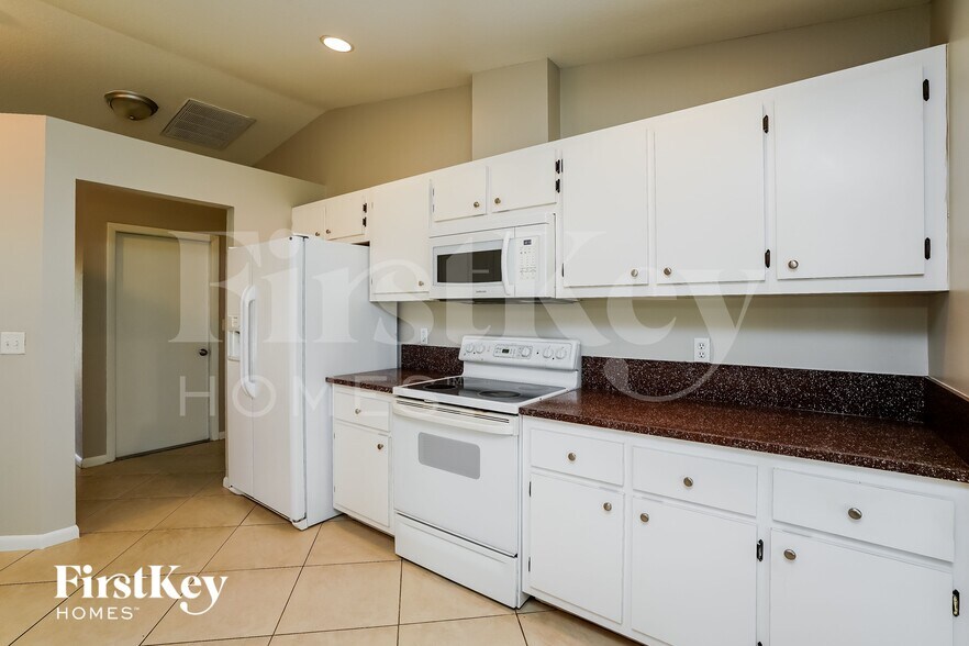 Building Photo - 8441 Bahamas Rd