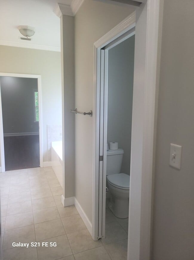 Building Photo - 4 bedroom, 3 bath, 2145 sq ft home
