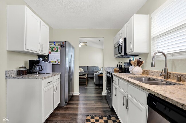 Building Photo - 5549 Wild Horse Dr