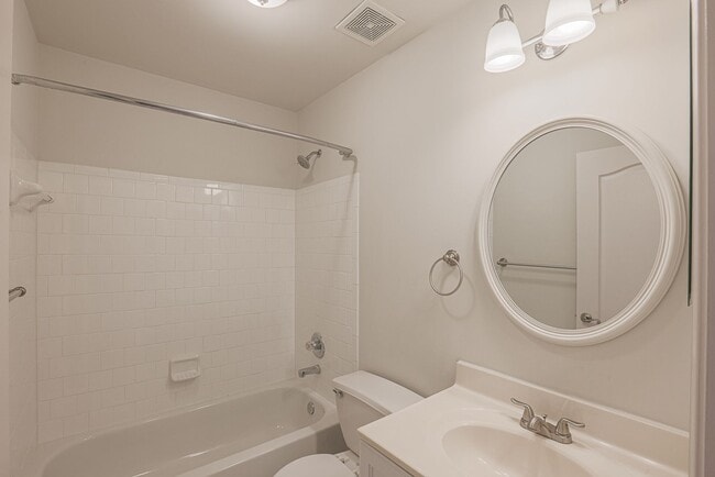 Building Photo - 641 Kirkcaldy Wy