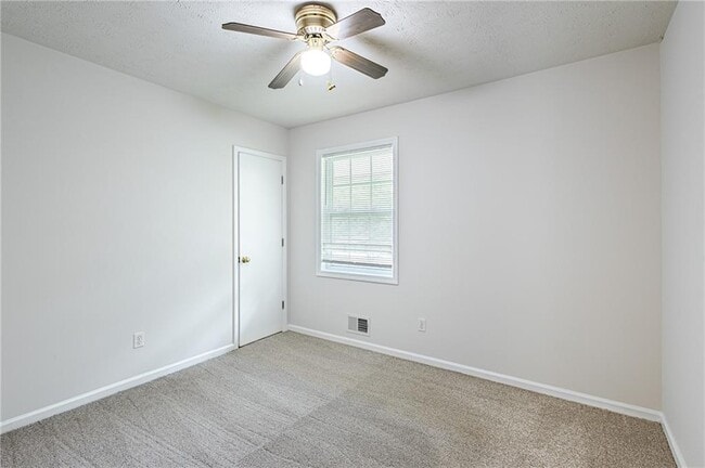 Building Photo - 1006 Hampton Ct NW