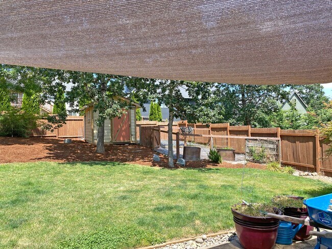 Building Photo - Beautiful Single Level Home in North Albany!