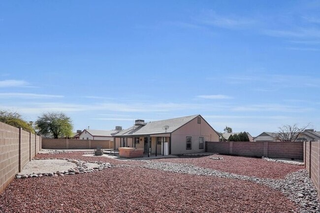 Building Photo - Tucson Desert Oasis: Your Dream 3-Bed Home...