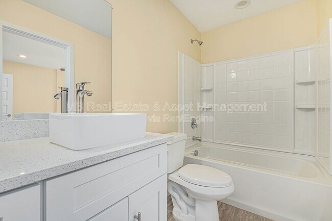 Building Photo - 413 E Southern Ave