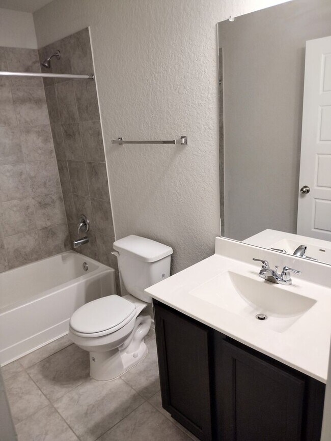 Building Photo - Fresh and Clean!!!