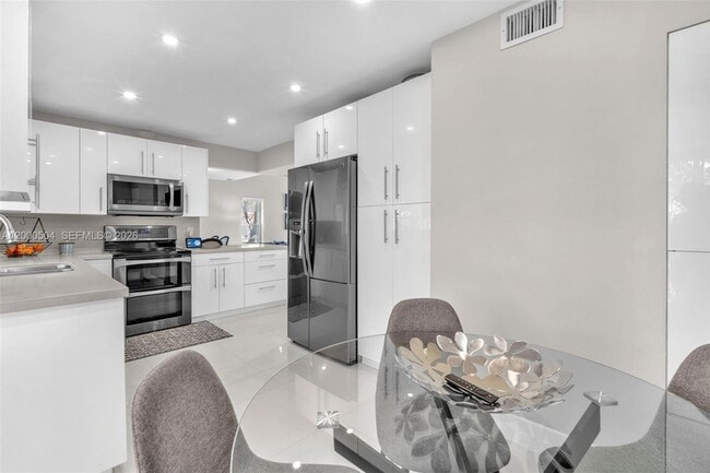 Building Photo - 15743 Woodgate Pl