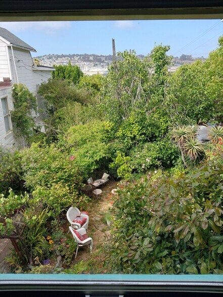 Building Photo - 1110 Hollister Ave