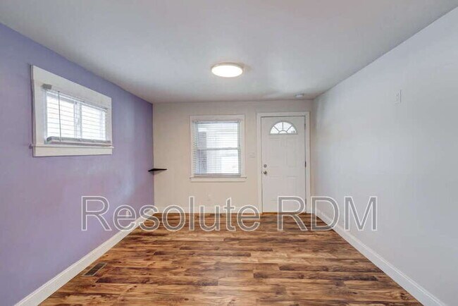 Building Photo - 1622 E Raymond St