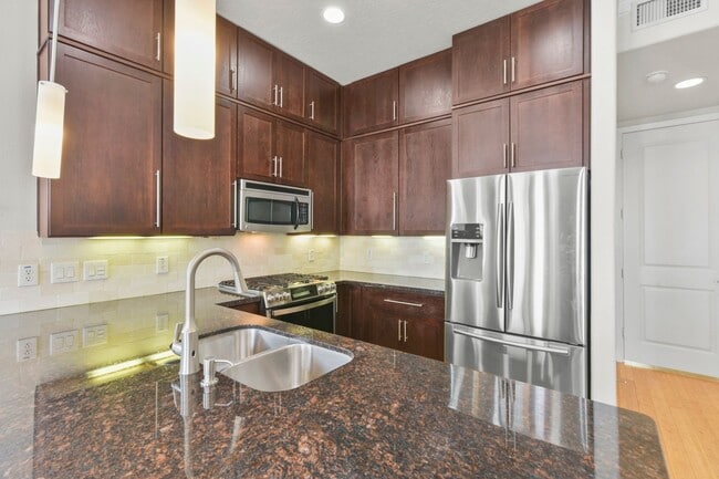 Building Photo - Luxury & Location: Spacious Home Minutes f...
