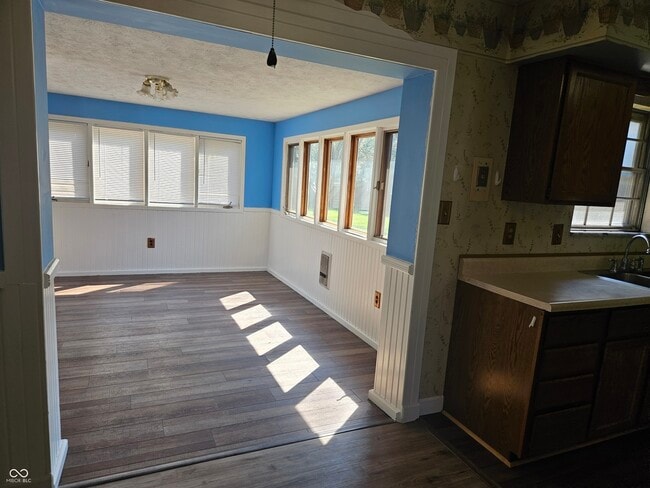 Building Photo - 844 Reda Rd