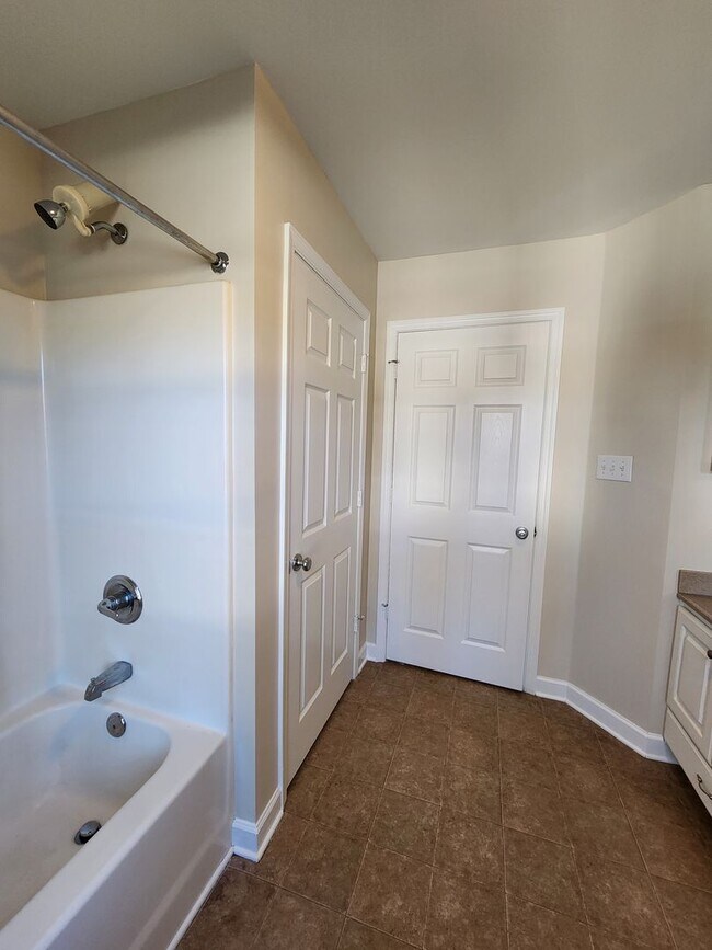 Building Photo - Asheville Rental!