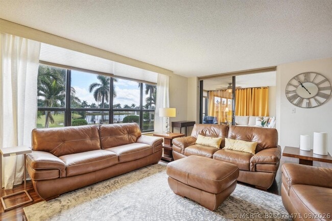 Building Photo - 7153 Promenade Dr