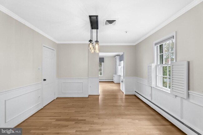 Building Photo - 9102 Volunteer Dr