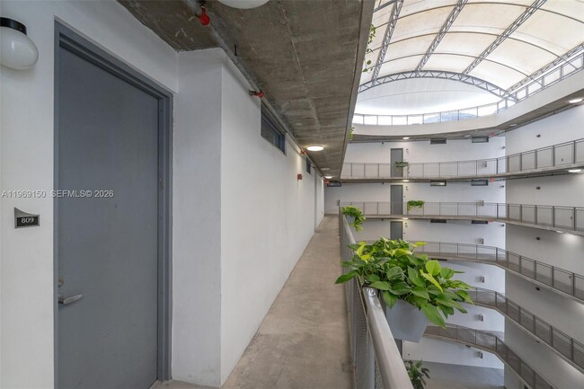 Building Photo - 455 NE 25th St