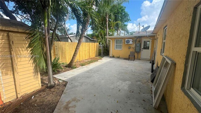 Building Photo - 1270 NW 111th St