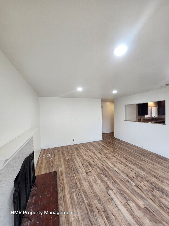 Building Photo - Newly Remodeled Home in Pomona