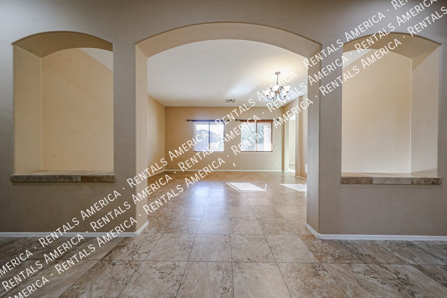 Building Photo - 8351 W Rosewood Ln