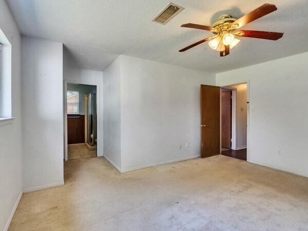 Building Photo - 1215 Briar Ln