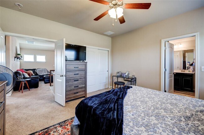Building Photo - 5901 Scenic Lake Dr