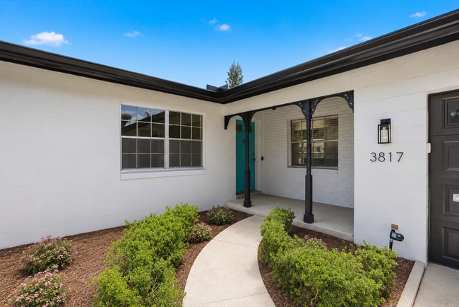 Building Photo - Remodeled SODO Home Available Now