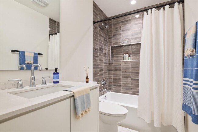 Building Photo - 2815 Goldbridge Dr