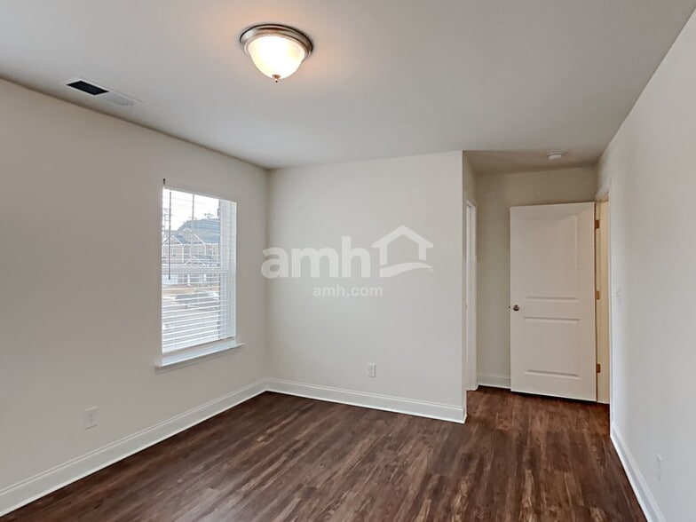 Building Photo - 600 Lk Vis Ct