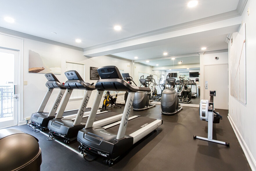 Building Photo - 1074 Peachtree Walk NE