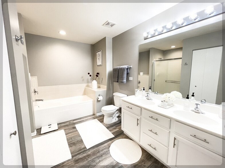 Building Photo - 244 S Oak Creek Ln