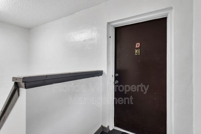 Building Photo - 1629 W Oak Ridge Rd