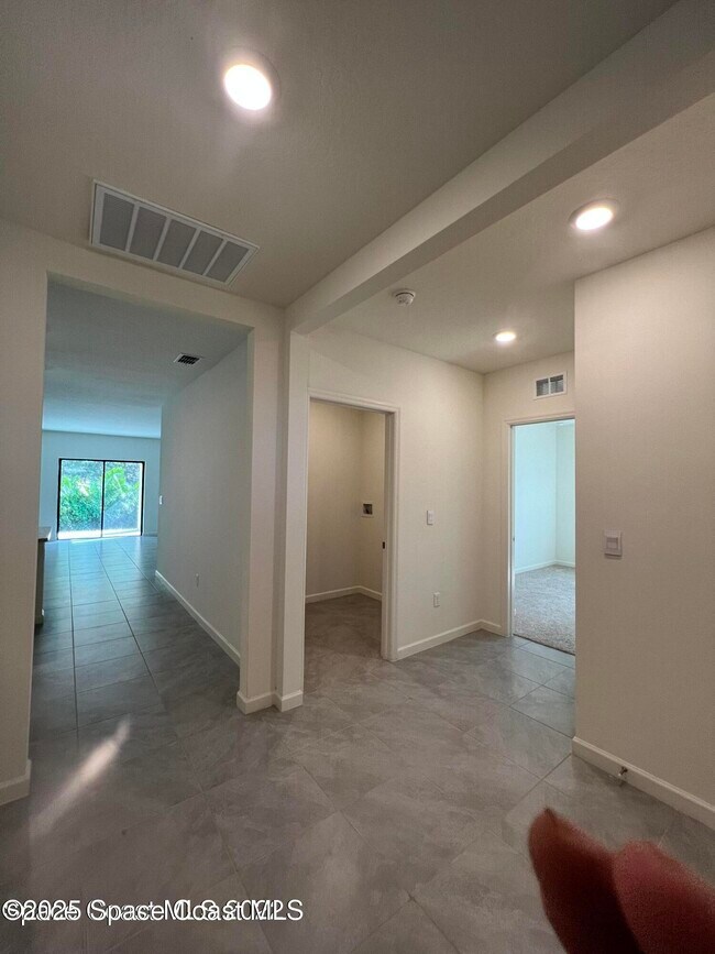 Building Photo - 7459 Tourmaline Dr