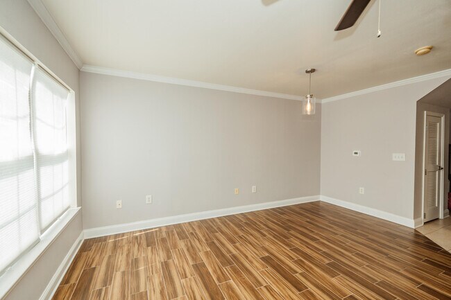 Building Photo - 526 Wingspan Way