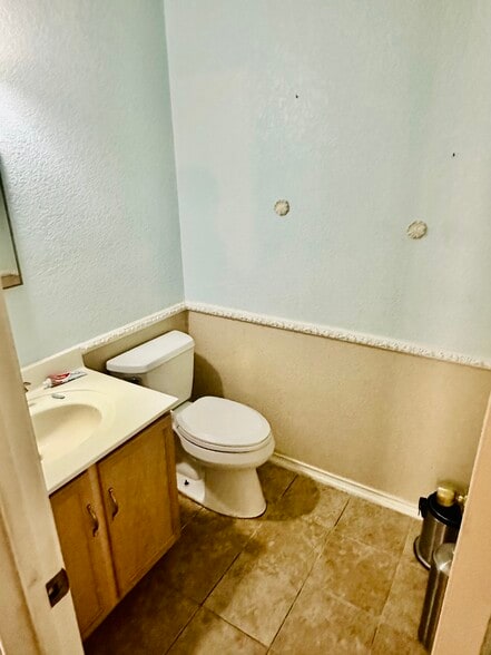 Half bathroom downstairs - 10366 Manor Crk