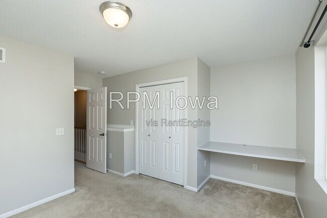 Building Photo - 1108 NE 7th Ln