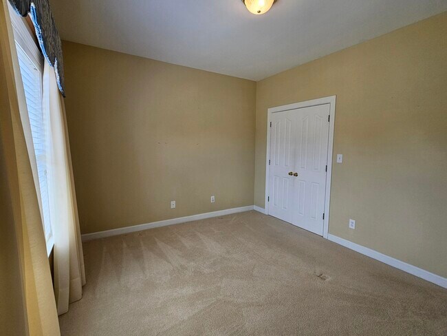 Building Photo - 115 Willow Oak Loop