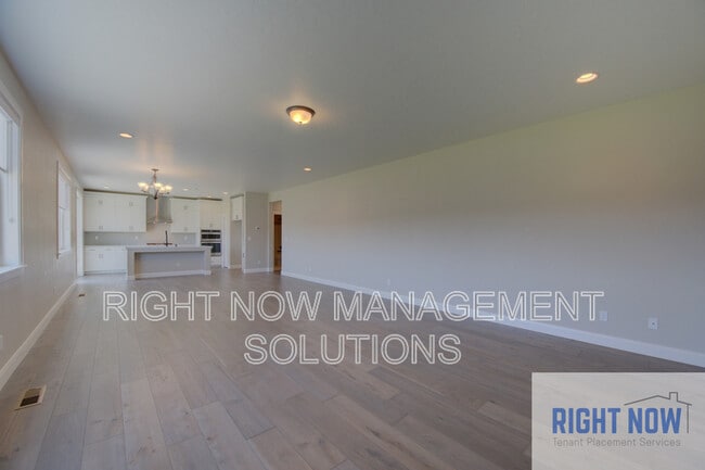 Building Photo - 6132 S Astoria Ave