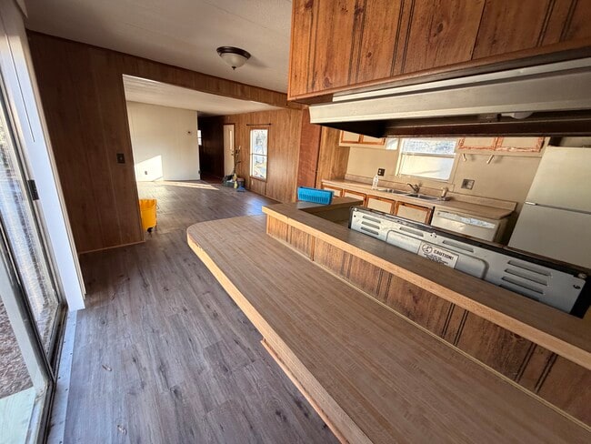 Building Photo - Trailer 9