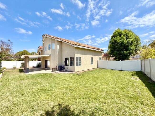 Building Photo - Spacious Rancho Highlands Home | 3 Bed + Den + Bonus Room & 3-Car Garage