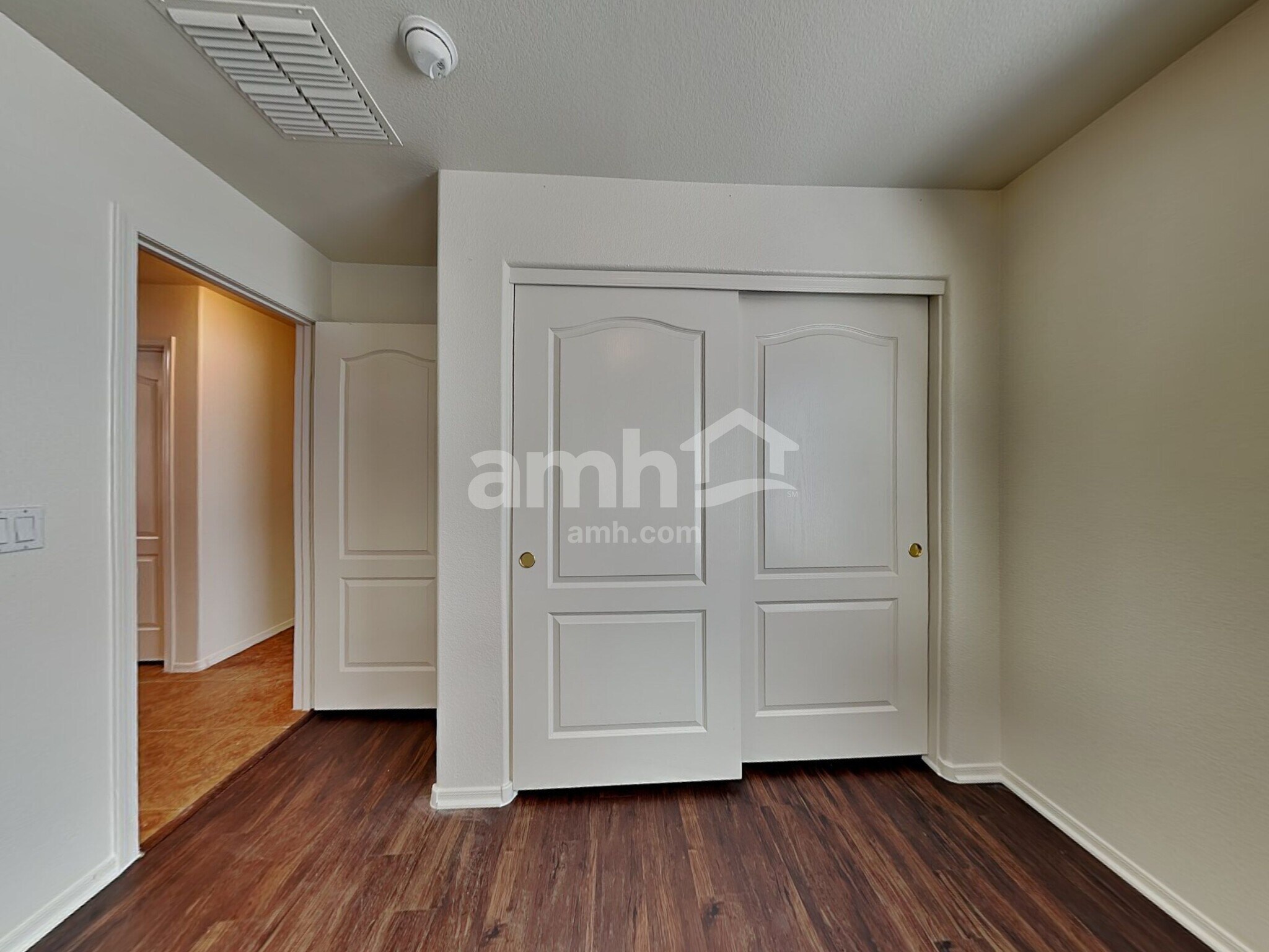 Building Photo - 2992 W Belle Ave