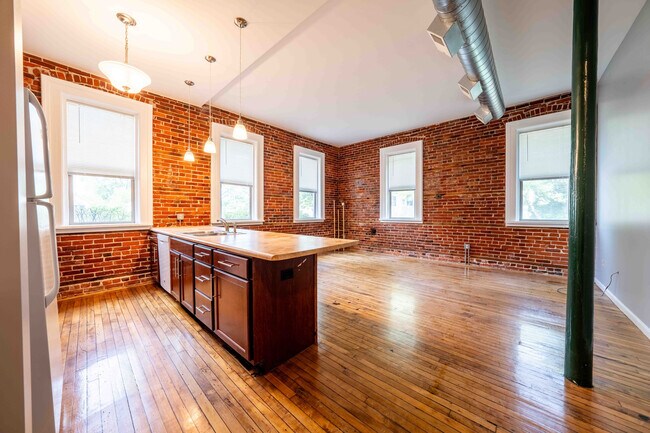 Building Photo - 1422 Lyon St